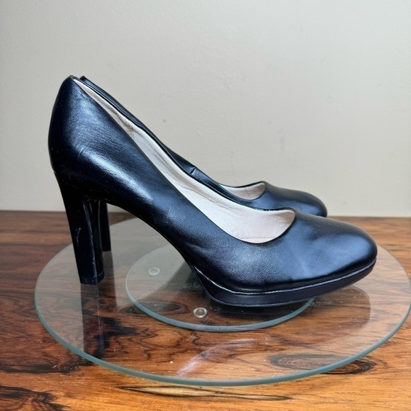 LifeStride Julia Platform Pump in black - Picture 5 of 15